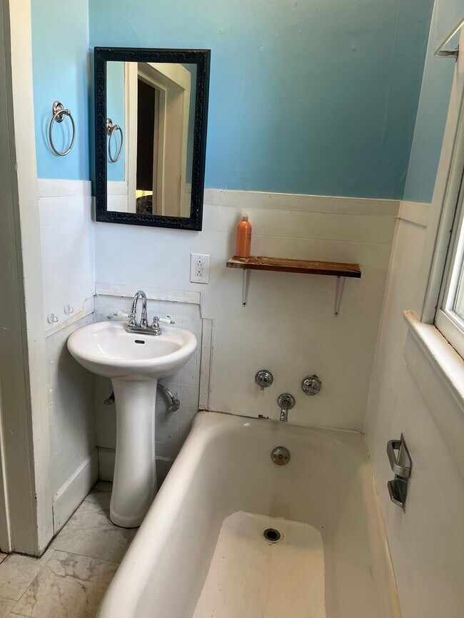 1711 Fairfax St, Carlyle, IL 62231 - photo 7