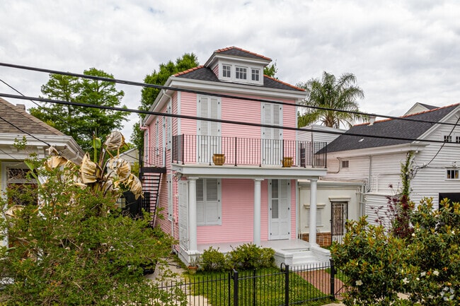Colorful American townhouses line the streets of East Carrollton.