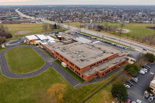 Aptakisic Jr. High School has a student teacher ratio of 14 to 1.
