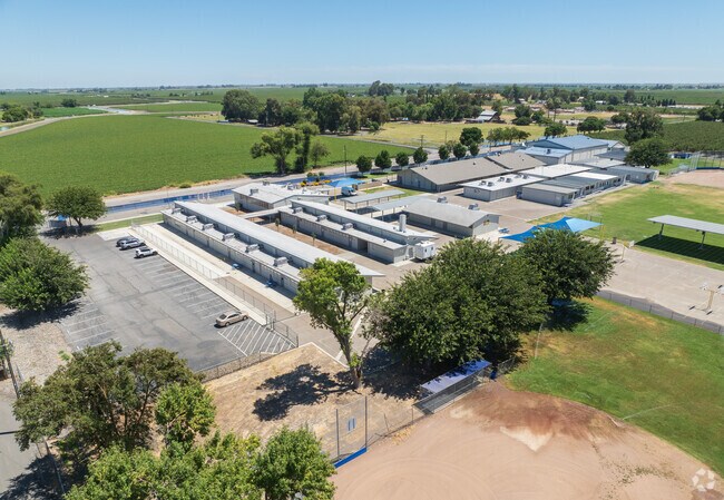 Bryant Middle School in the City of Dos Palos offers grades 3 thru 5.