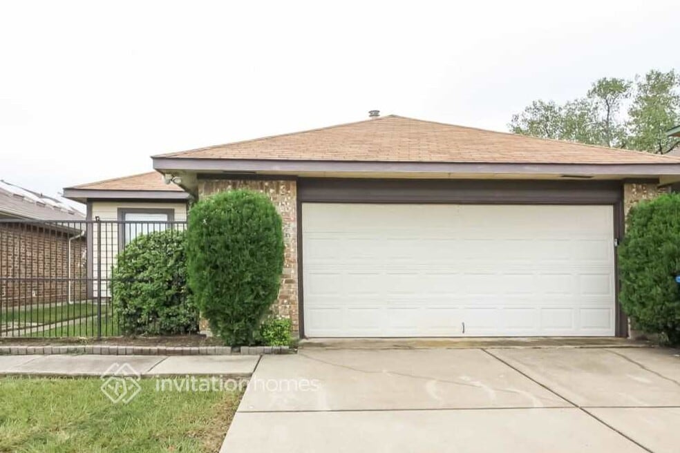 3703 Clover Hill Ln, Carrollton, TX 75007 - photo 1