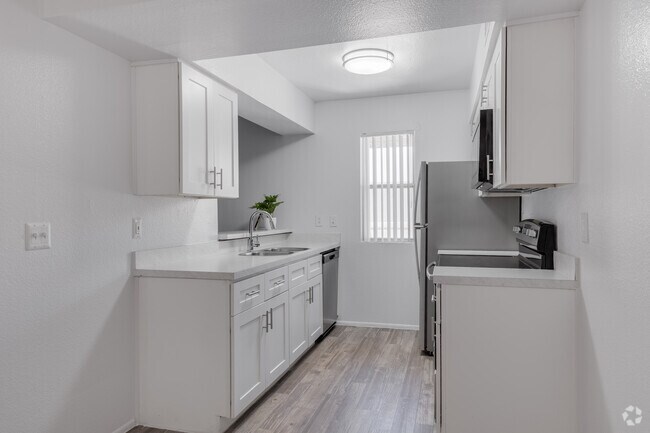 2BR, 2BA - 980SF - Kitchen