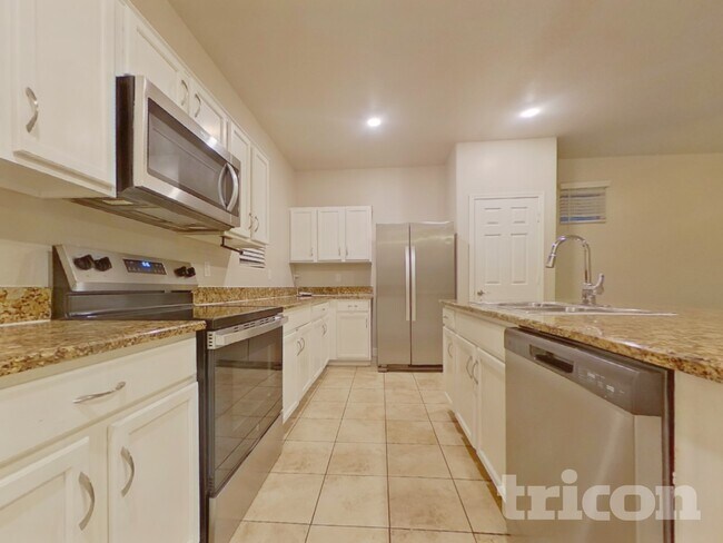 16221 W La Ventilla Way, Goodyear, AZ 85338 - photo 5