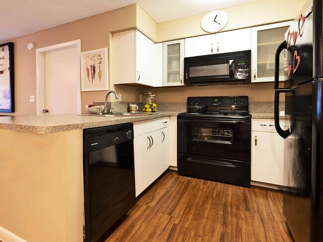2BR, 1BA - 1,034SF - Kitchen