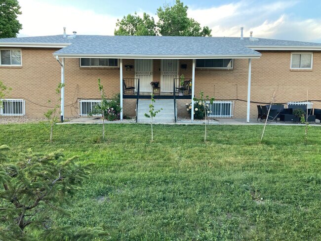 2544 Joliet St unit C, Aurora, CO 80010 - photo 2