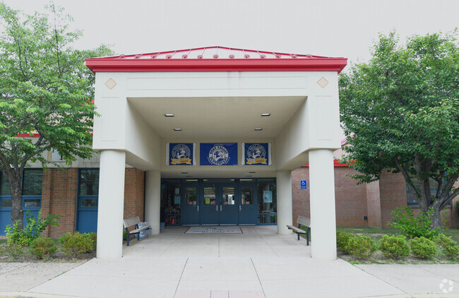 Hunt Valley Elementary School front entrance