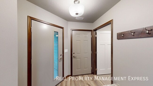 6405 W 6th Place, Sioux Falls, SD 57107 - photo 5