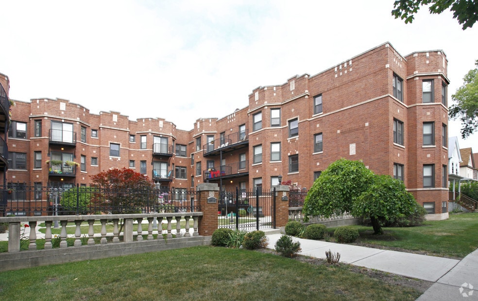 Maynard at 4014 North Central Park