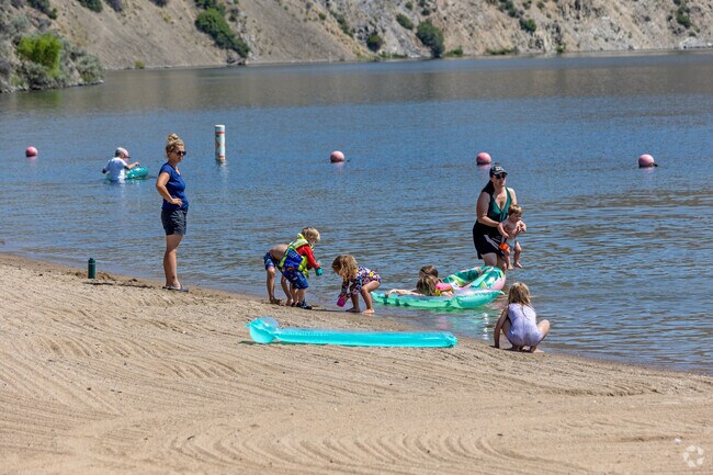 Clarks Bay Recreation Area is close by for boating and swimming.