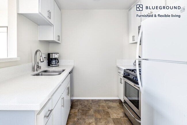 1423 N Curson Ave unit FL2-ID417, Los Angeles, CA 90046 - photo 5