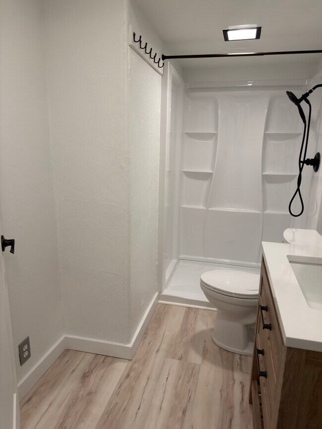 2011 Oregon Ave unit 2011 Oregon Ave., Klamath Falls, OR 97601 - photo 5