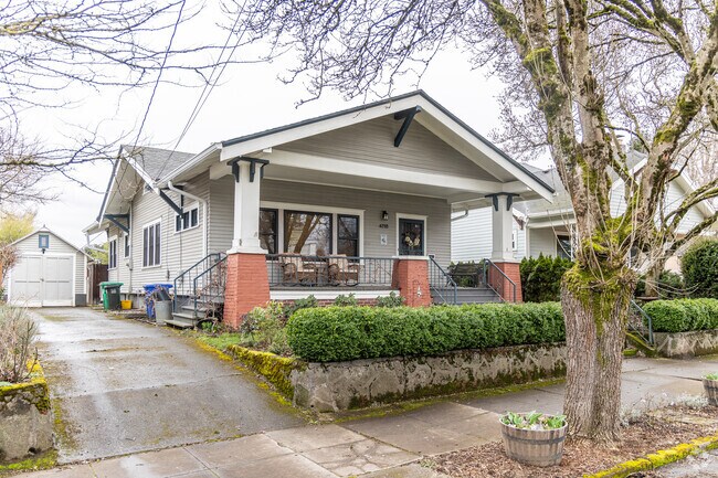 Bungalows are also seen throughout the Brooklyn neighborhood.