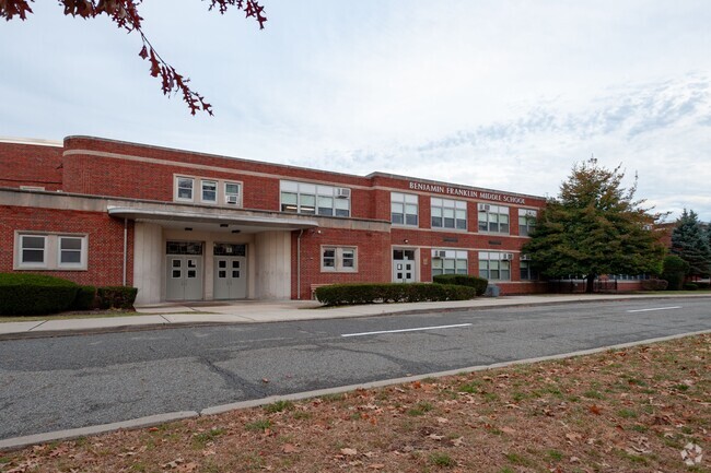 Benjamin Franklin Middle School serves students in the Ridgewood community.