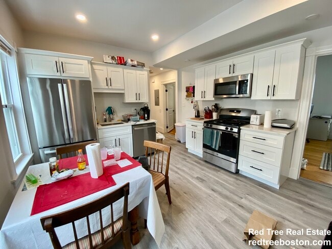 39 Goldsmith St unit 3, Jamaica Plain, MA 02130 - photo 4