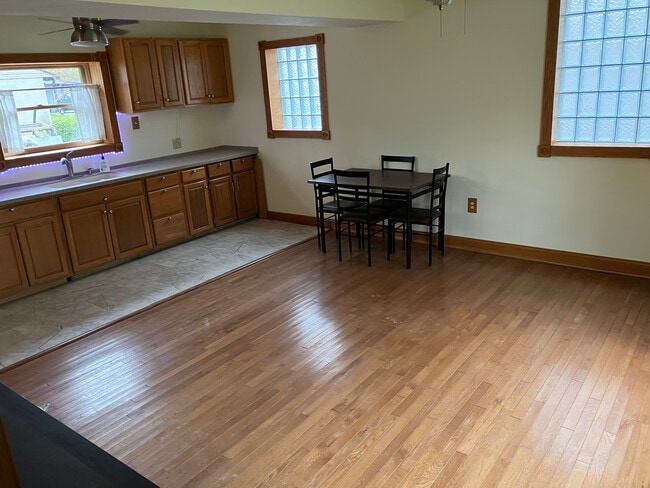 4454 Floyd Dr, Columbus, OH 43232 - photo 2