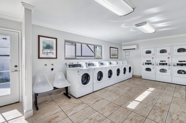 WINDSOR MANOR III, San Marcos, CA 92069 - photo 4