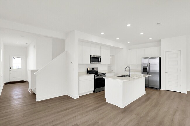 7537 Marin Pkwy, Cumberland, IN 46229 - photo 6