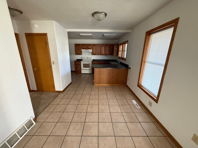 403 W 3rd St, Sanborn, IA 51248 - photo 3