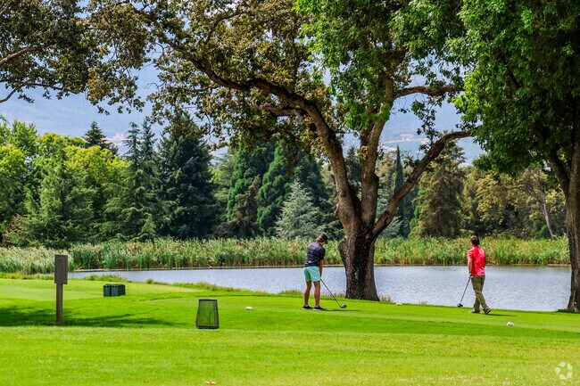 Oak Knoll Golf Course excellent golfing in Croman Mill.