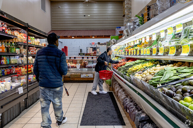 Supermercado Gran Morelos is a convenient and compact grocery near the heart of 11th Ward.