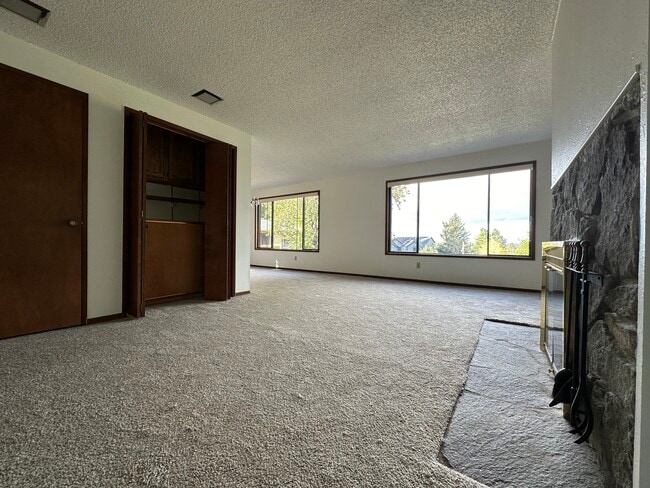 7150 SE Thorburn St unit A, Portland, OR 97215 - photo 6