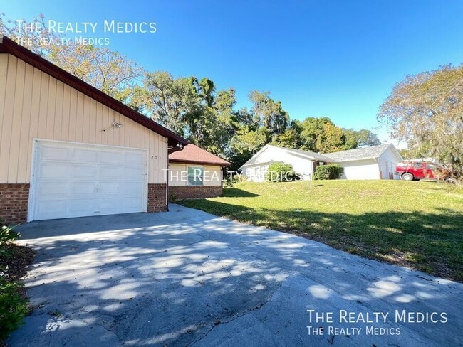 203 Fernwood St, Leesburg, FL 34748 - photo 3