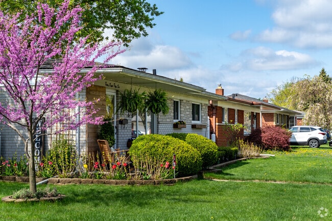 The median home price for homes in Northwest Warren was $260k in 2025.