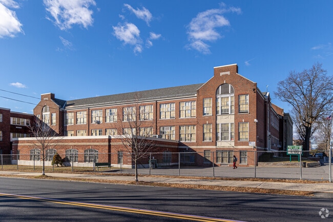 Gorton High School has 1,055 students with a 15:1 student-teacher ratio.