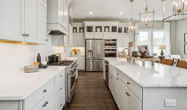 5693 Frederick Dr, Bethlehem, PA 18017 - photo 4