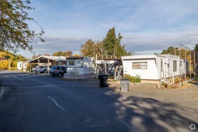Side-by-side manufactured homes are common in Gleed neighborhoods.