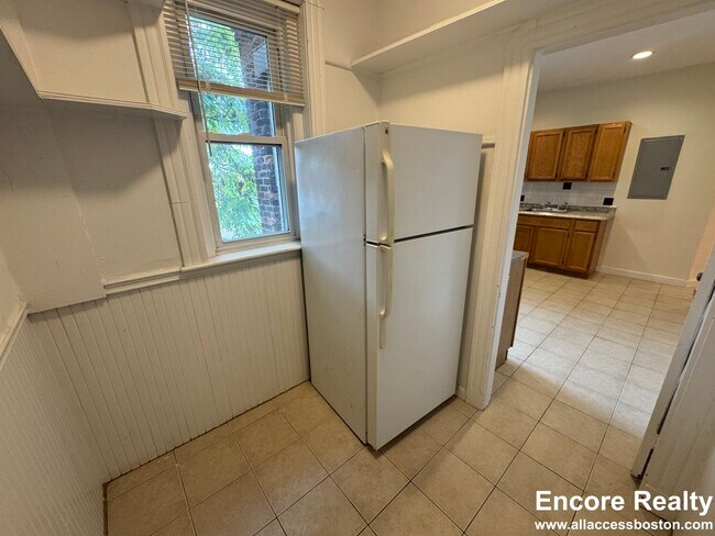 41 Orkney Rd unit 41, Brighton, MA 02135 - photo 4