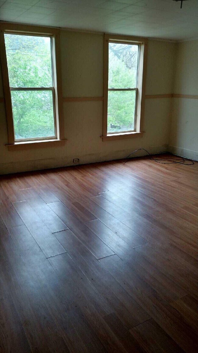 22 Locust St, Uniontown, PA 15401 - photo 3