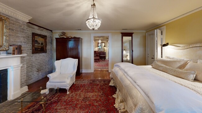 203 W Charlton St, Savannah, GA 31401 - photo 3