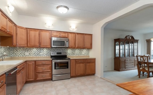 12900 W Heiden Cir, Lake Bluff, IL 60044 - photo 2