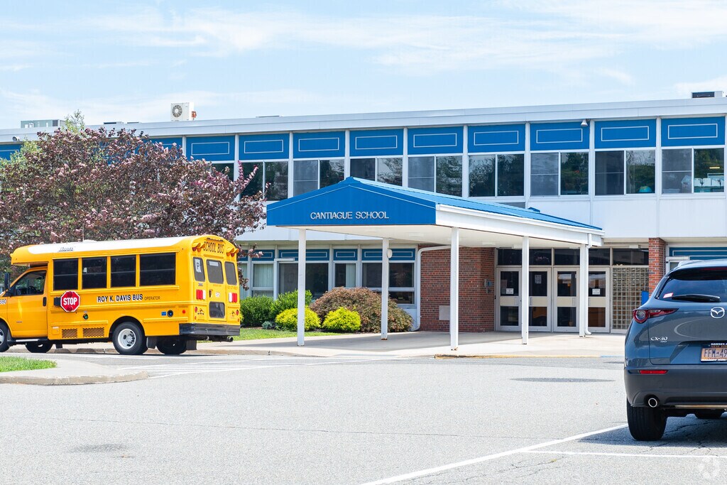 Cantiague Elementary School, Rankings & Reviews