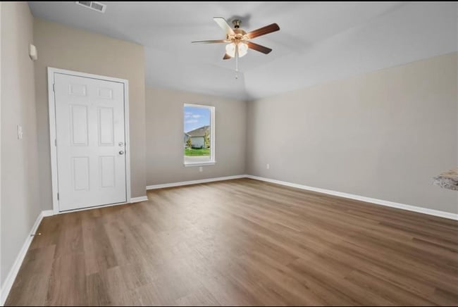 526 W Fountain Cir, Gardner, KS 66030 - photo 2