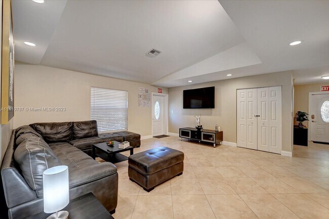 402 SE 5th St, Dania, FL 33004 - photo 6