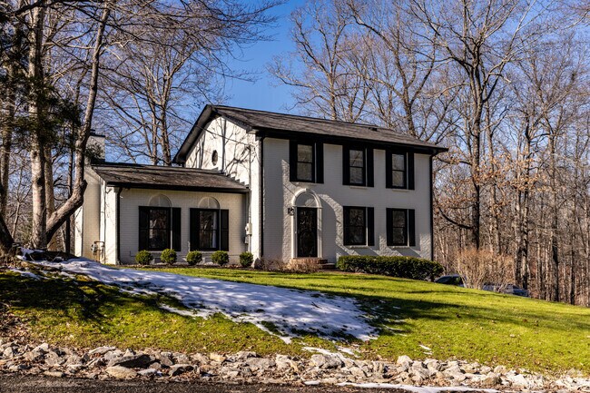 There are colonial homes throughout Dickson.