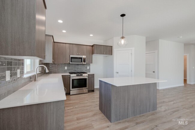 10500 W Teratai St, Star, ID 83669 - photo 2