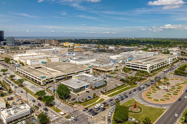 Whitney-Cecile residents enjoy easy access to Lakeside Shopping Center, one of Louisiana’s largest retail destinations.