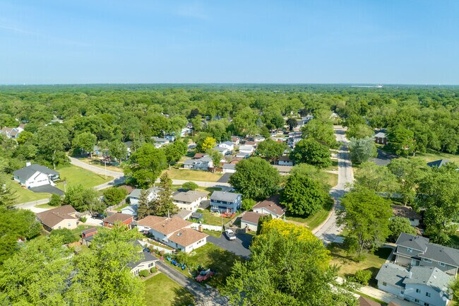 Jewell Road is a dense suburb with quick access to dining, transportation and great outdoors.