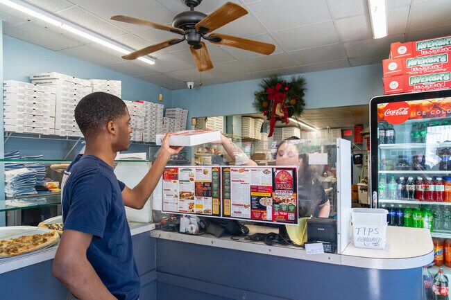 Pick up a pizza or have it delivered to your door in Grays Ferry from Uncle Tomy's Pizza.