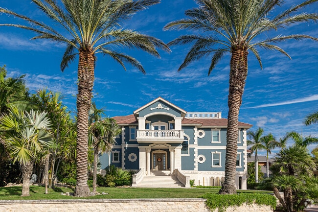 Palmer Point has many coastal style homes with grand entrances.