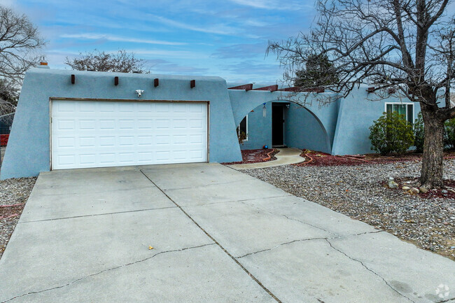 Homes around Quail Ranch are typically stucco.