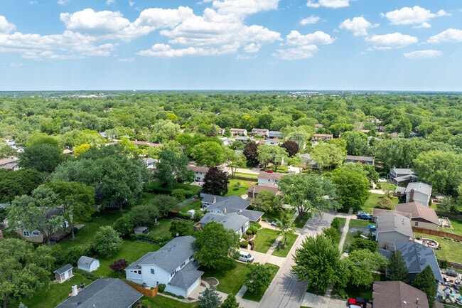 Pepper Tree is located about 45 minutes from Downtown Chicago.