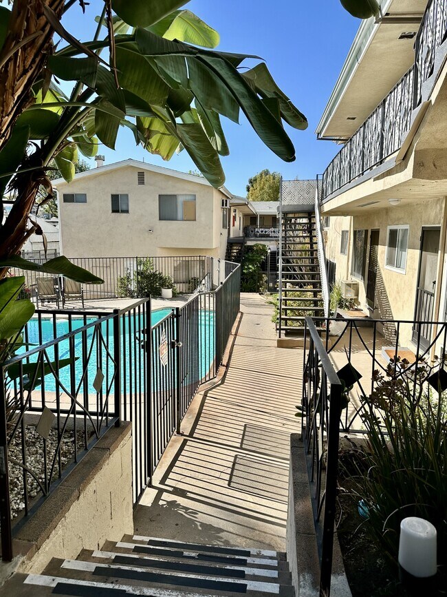 4265 Colfax Ave, Studio City, CA 91604 - photo 6