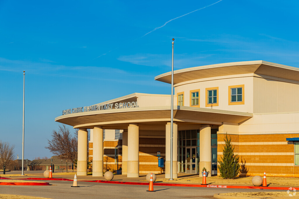 Spring Creek Elementary School provides education in the neighborhood of Spring Creek.