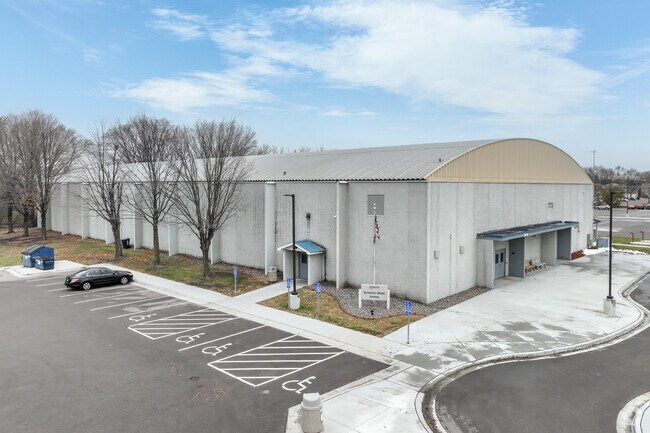 The Schmitz-Maki Area is the home of Farmington's ice hockey team.