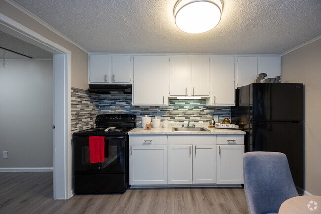 1BR, 1BA - Premium 600SF