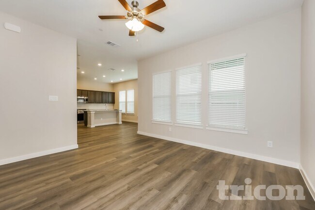 1110 Aylesbury Rd, Saginaw, TX 76179 - photo 3